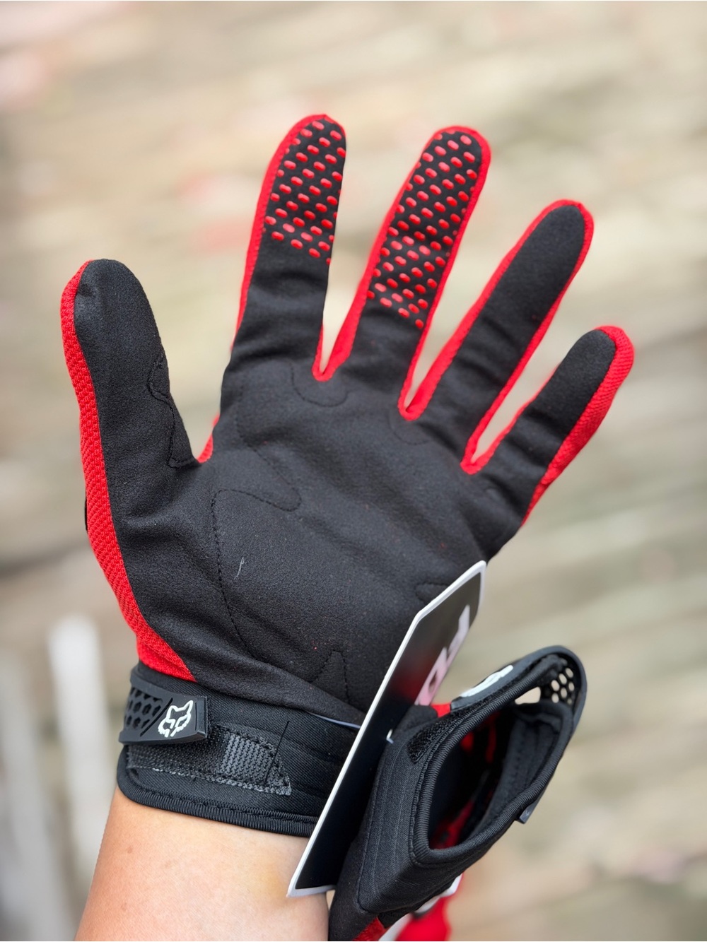 Gloves - Picture 4 of 11